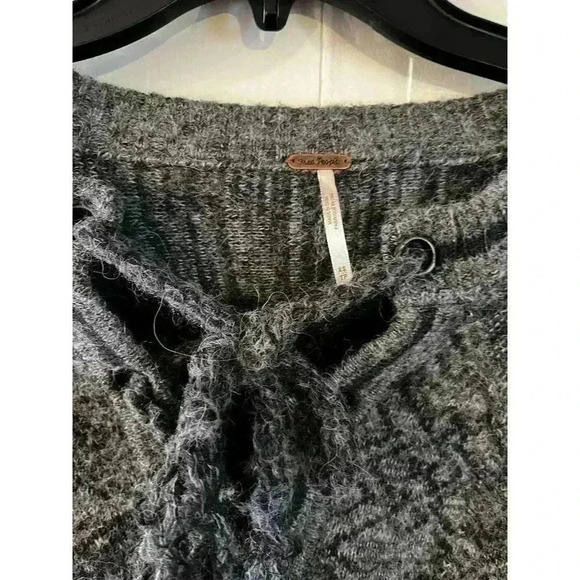 FREE PEOPLE Womens Gray Hoops And Hollas Pullover Sweater Size XS - Picture 3 of 5